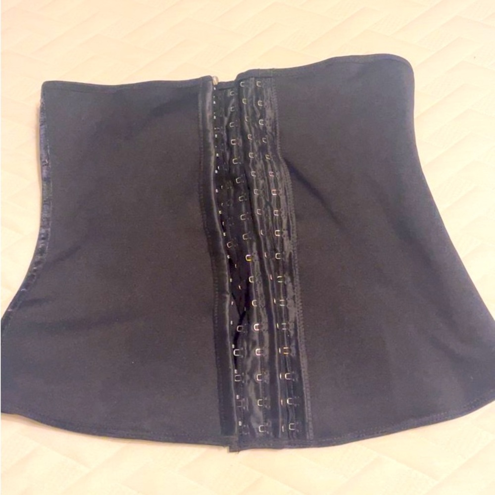 Waist chincher